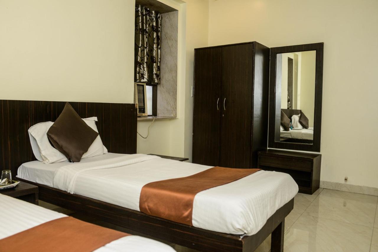 Hotel National Мумбай Екстериор снимка