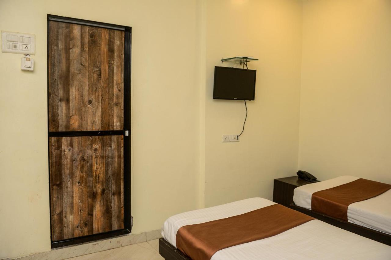 Hotel National Мумбай Екстериор снимка