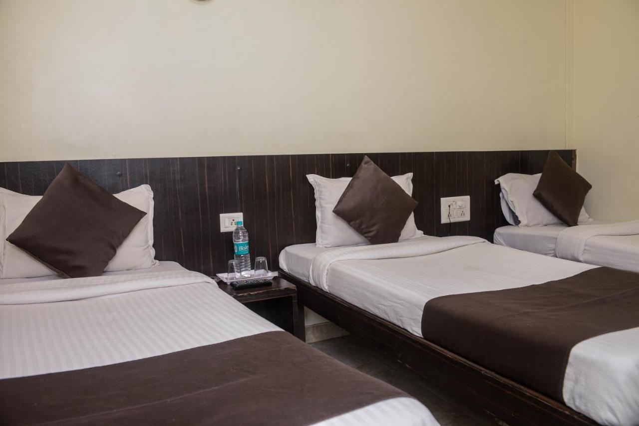 Hotel National Мумбай Екстериор снимка